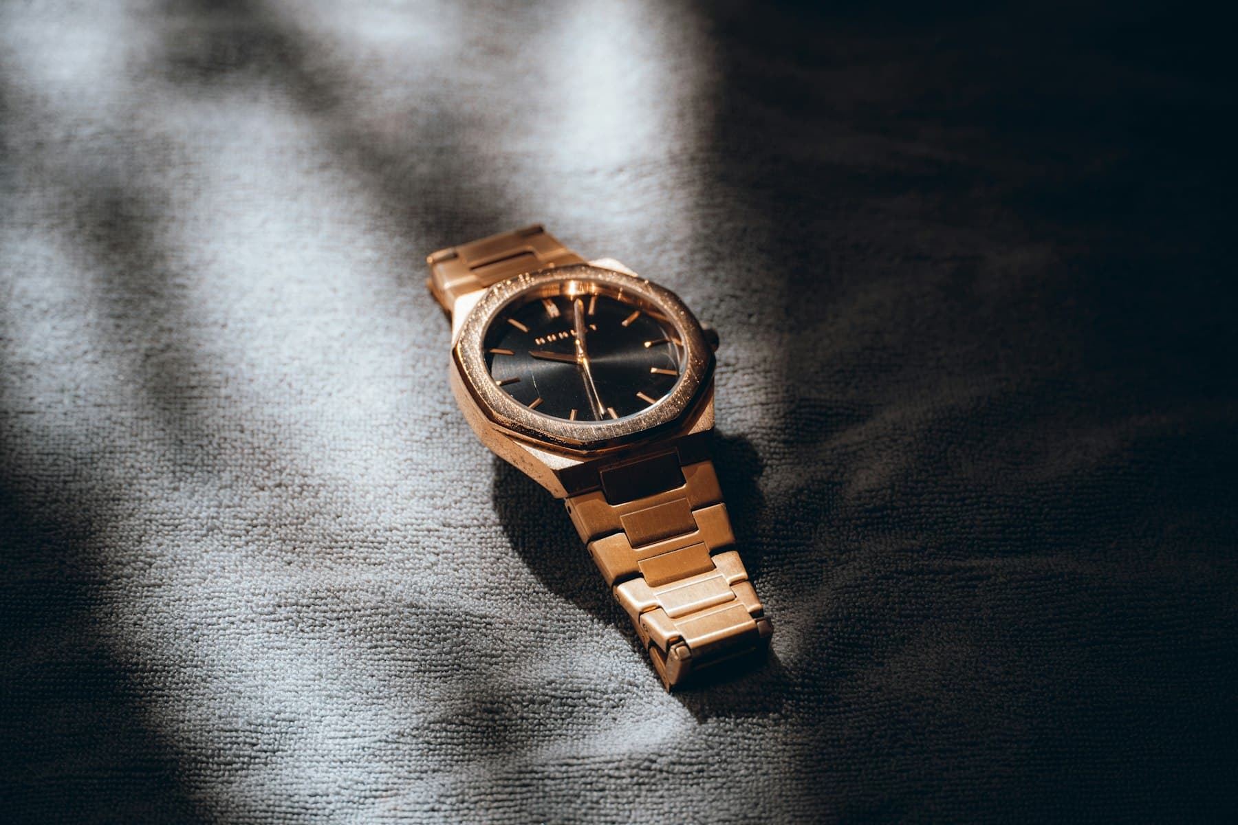 Helios Sovereign gold watch with black dial